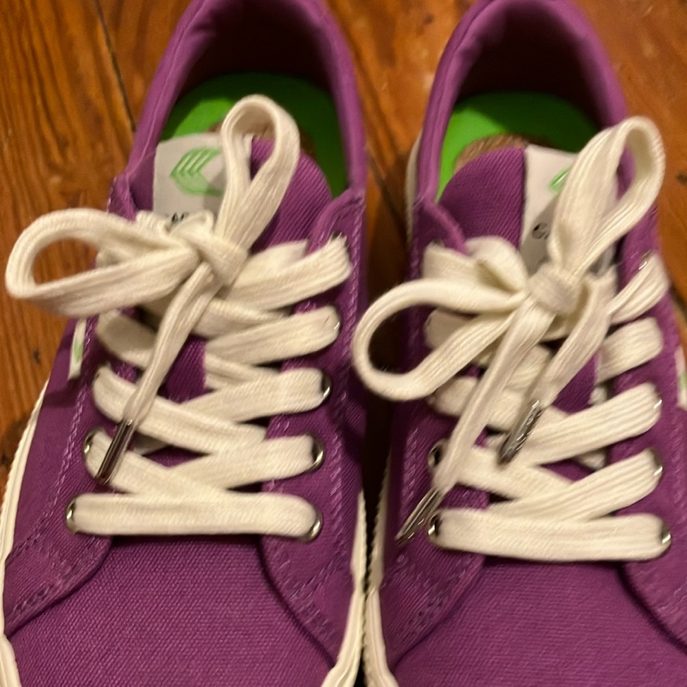 Cariuma low Purple Dahlia Canvas sneakers  women’s size 8.5 EUC - Picture 5 of 8
